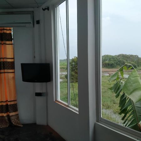 Qiqi Airport Villa 카투나야크 외부 사진